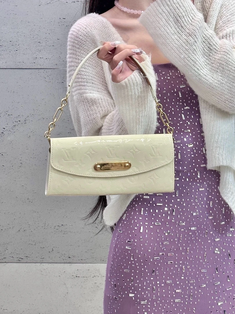 95新 LouisVuitton/路易威登 lv 奶油黄漆皮腋下单肩包
