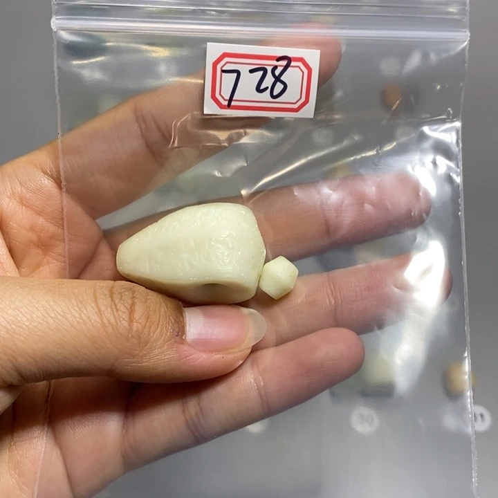 蛇纹石玉颈饰未镶嵌做****心