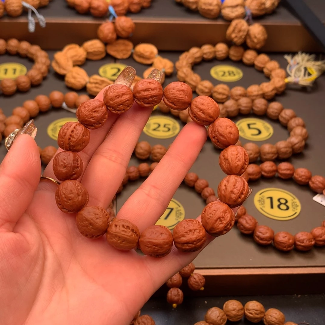 文玩核桃手串红皮八棱