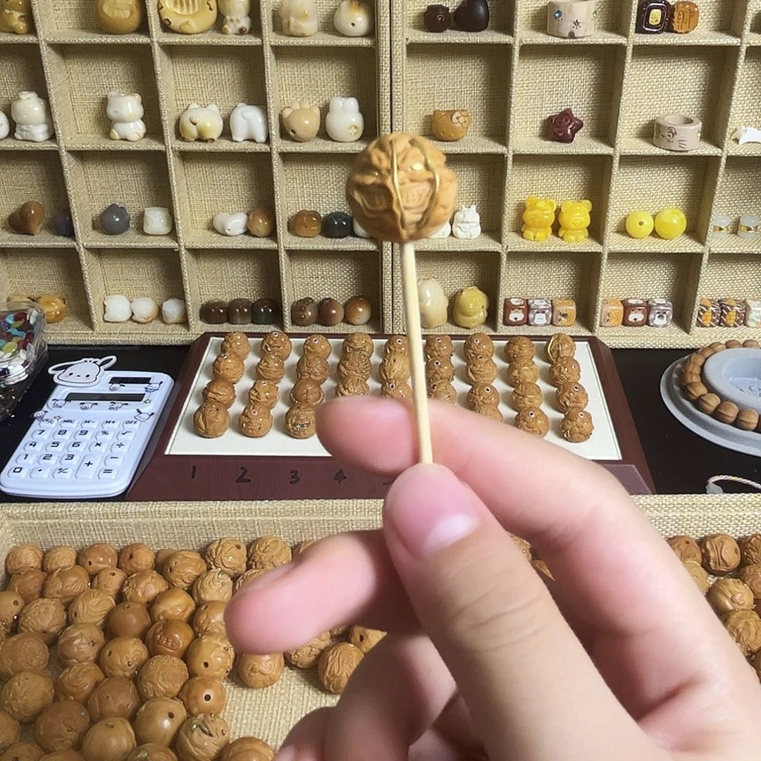 吊坠猴头核桃镶嵌单颗三面恶僧