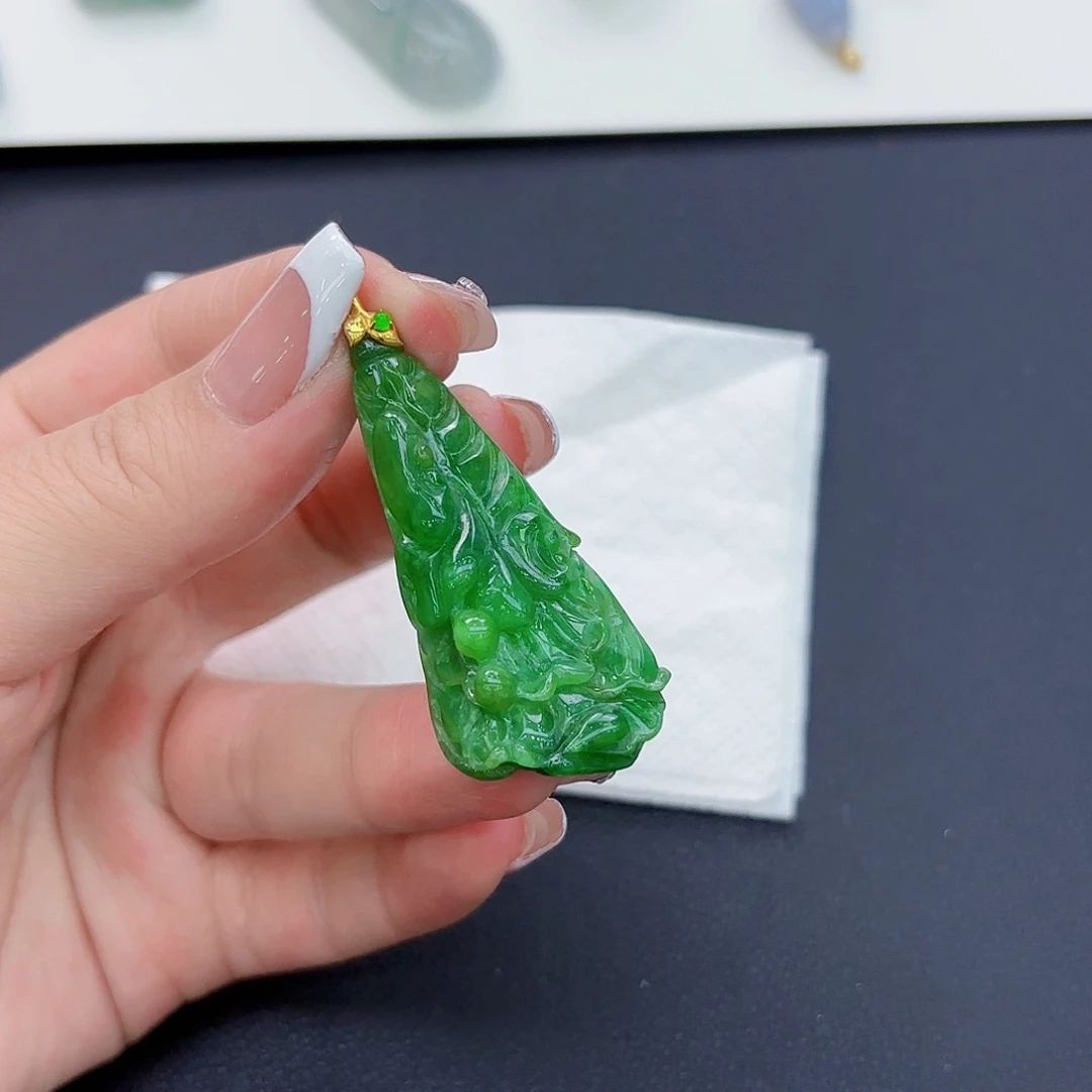 翡翠颈饰18K金镶嵌白菜吊坠