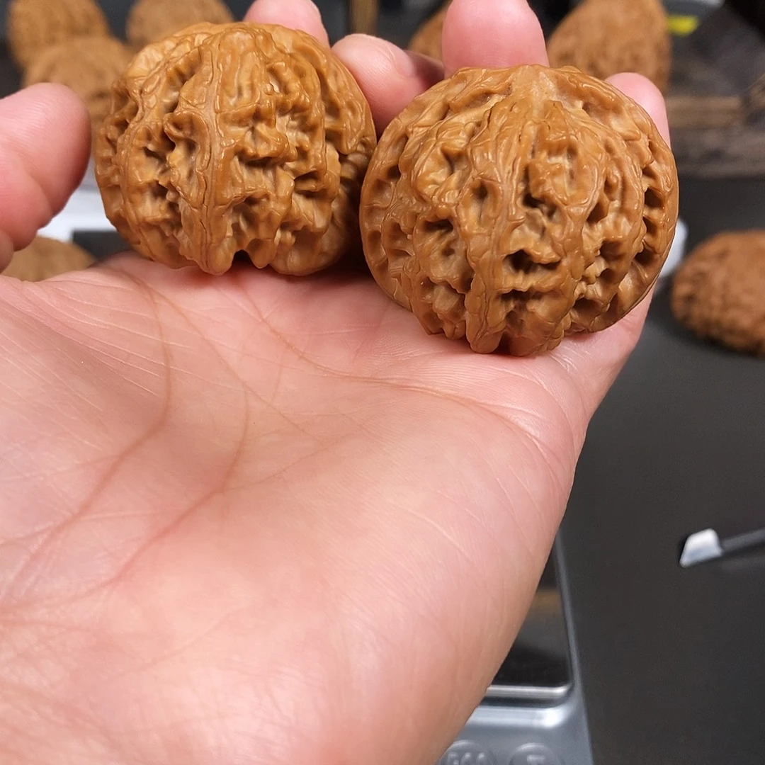 把件文玩核桃红皮老树平果园骨质棒