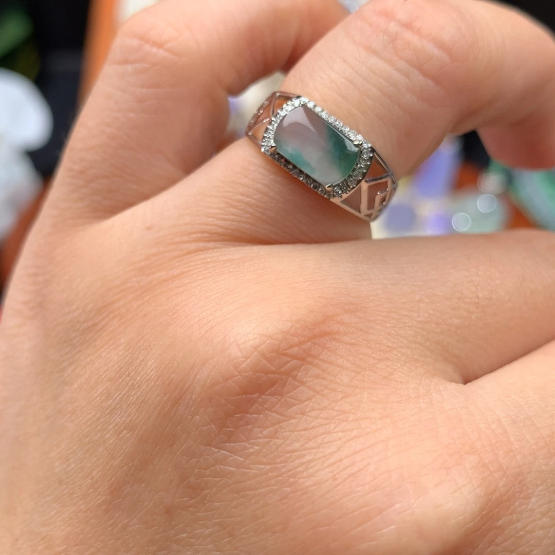 翡翠戒指18K金镶嵌马鞍戒指