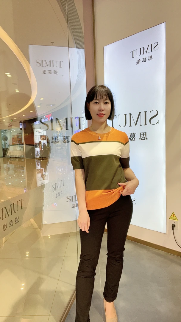 焦糖色气质显瘦毛衫百搭