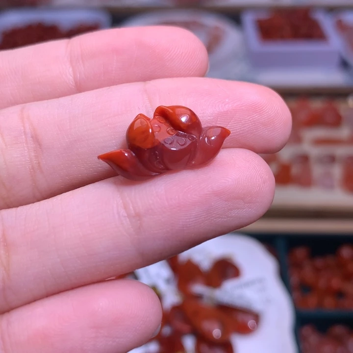 南红玛瑙未镶嵌珠宝半成品小荷花