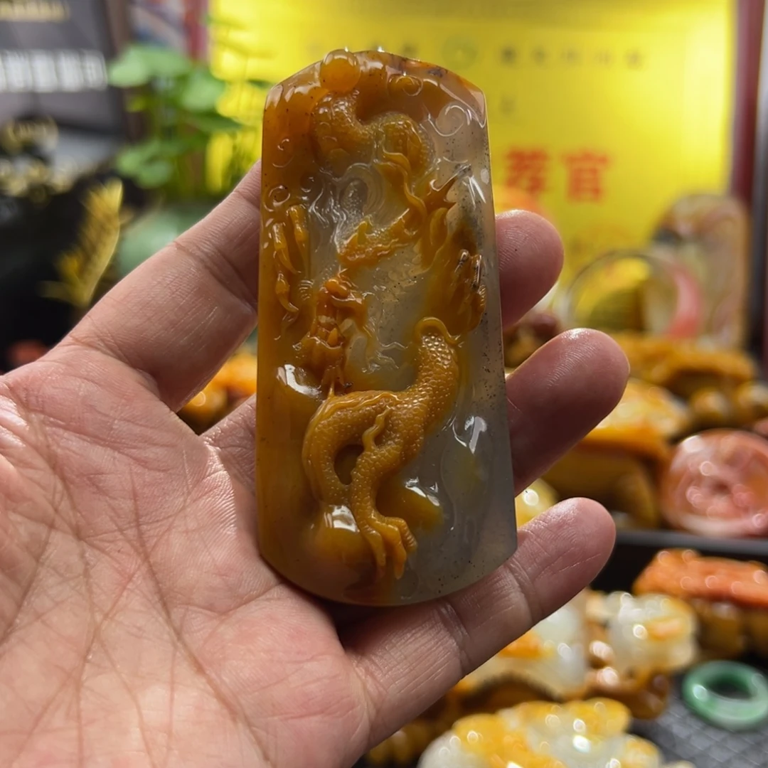 颈饰未镶嵌石英质玉