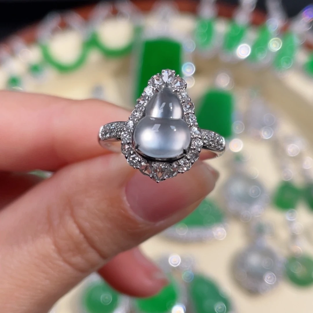 翡翠戒指18K金镶嵌高冰底玻璃翡翠葫芦戒指