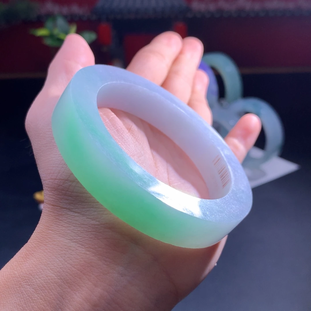 未镶嵌翡翠手镯定制翡翠