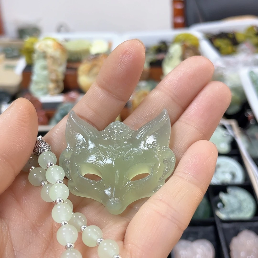 蛇纹石玉颈饰合金