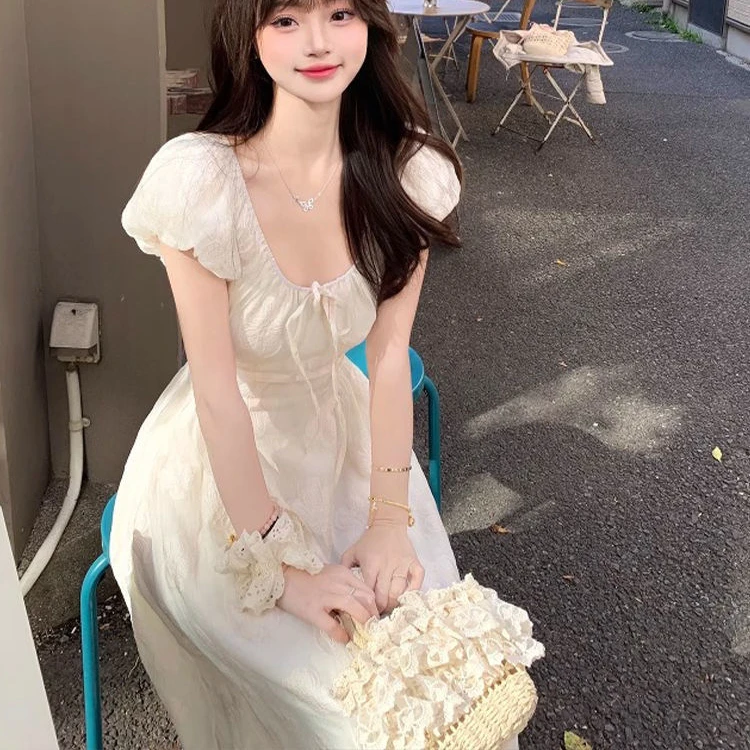 2025法式温柔初恋感领泡泡袖连衣裙女夏季爆款轻奢度假收腰气质