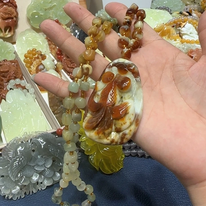 未镶嵌蛇纹石玉吊坠