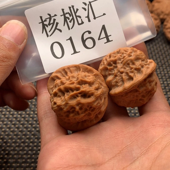 文玩核桃吊坠沐*豆瓷娃娃39
