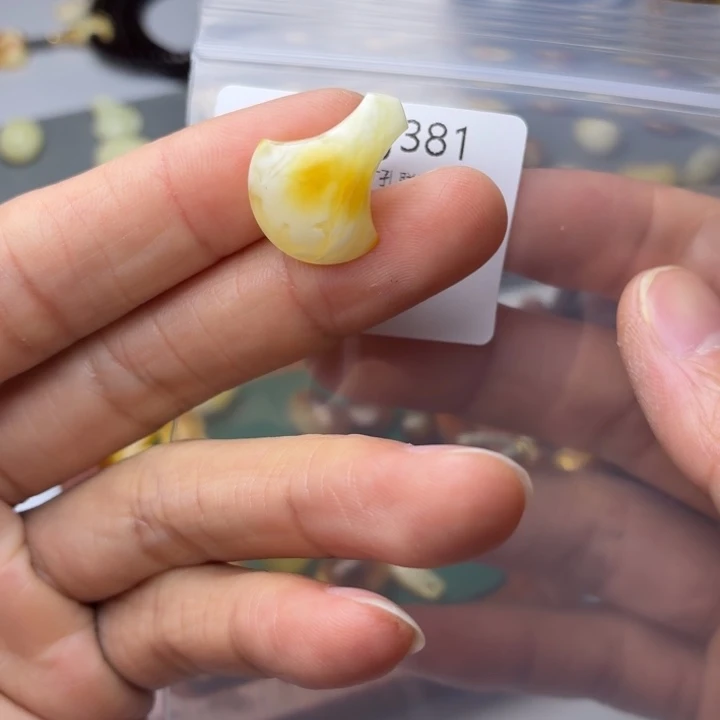 琥珀未镶嵌裸石琥珀