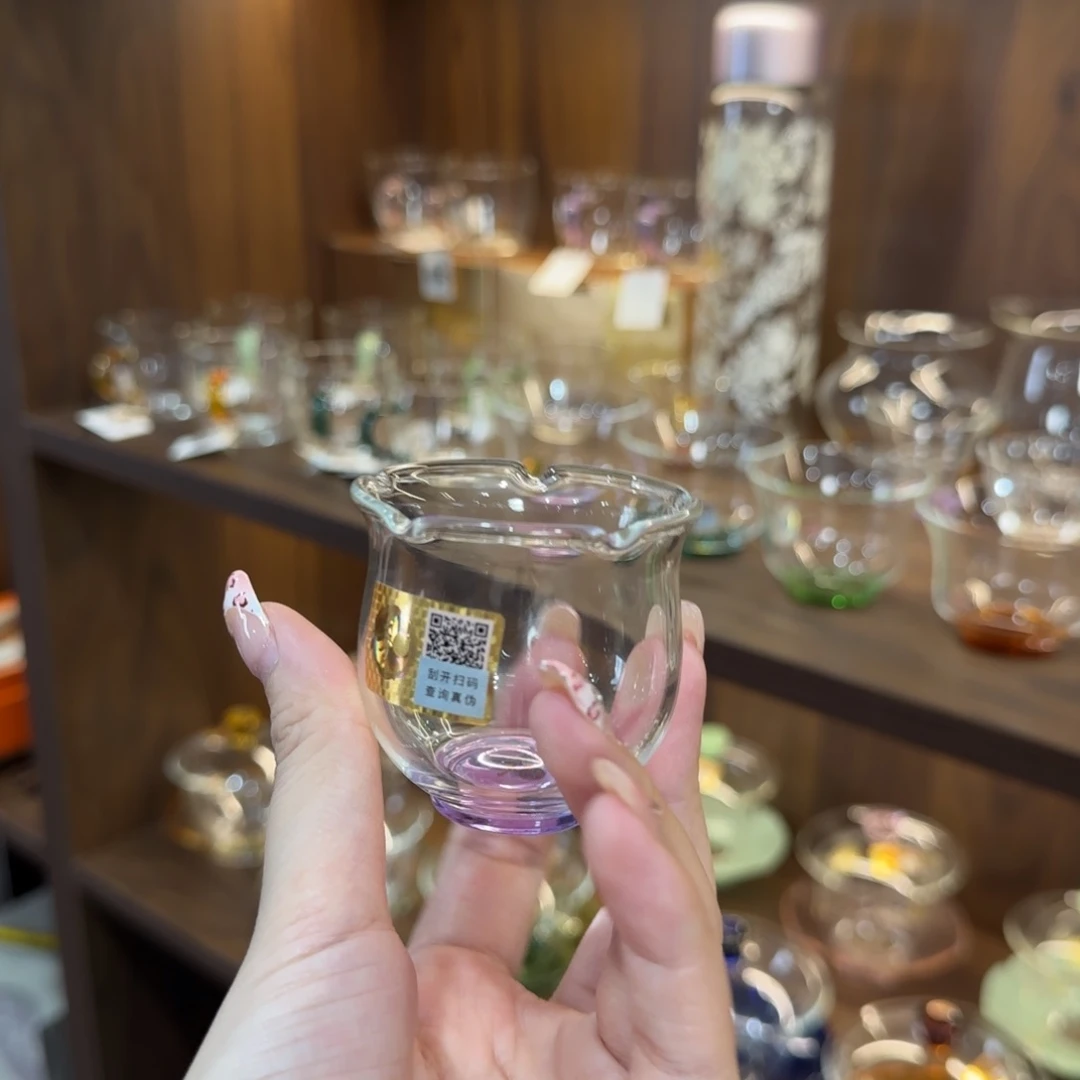 禾器花蕊杯浅紫色。