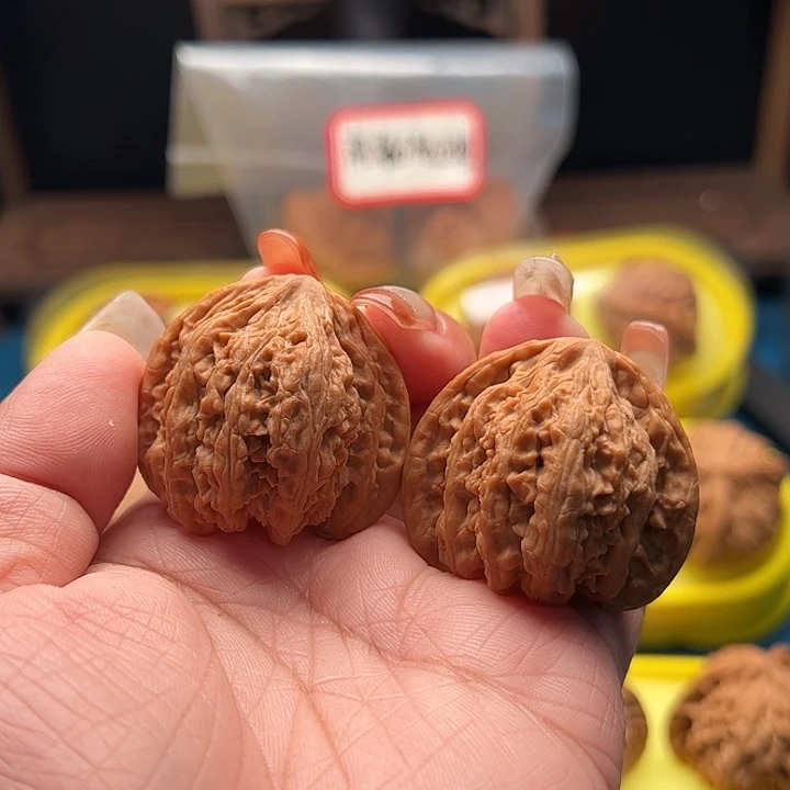 ****伊文玩核桃吊坠三角密纹 全品