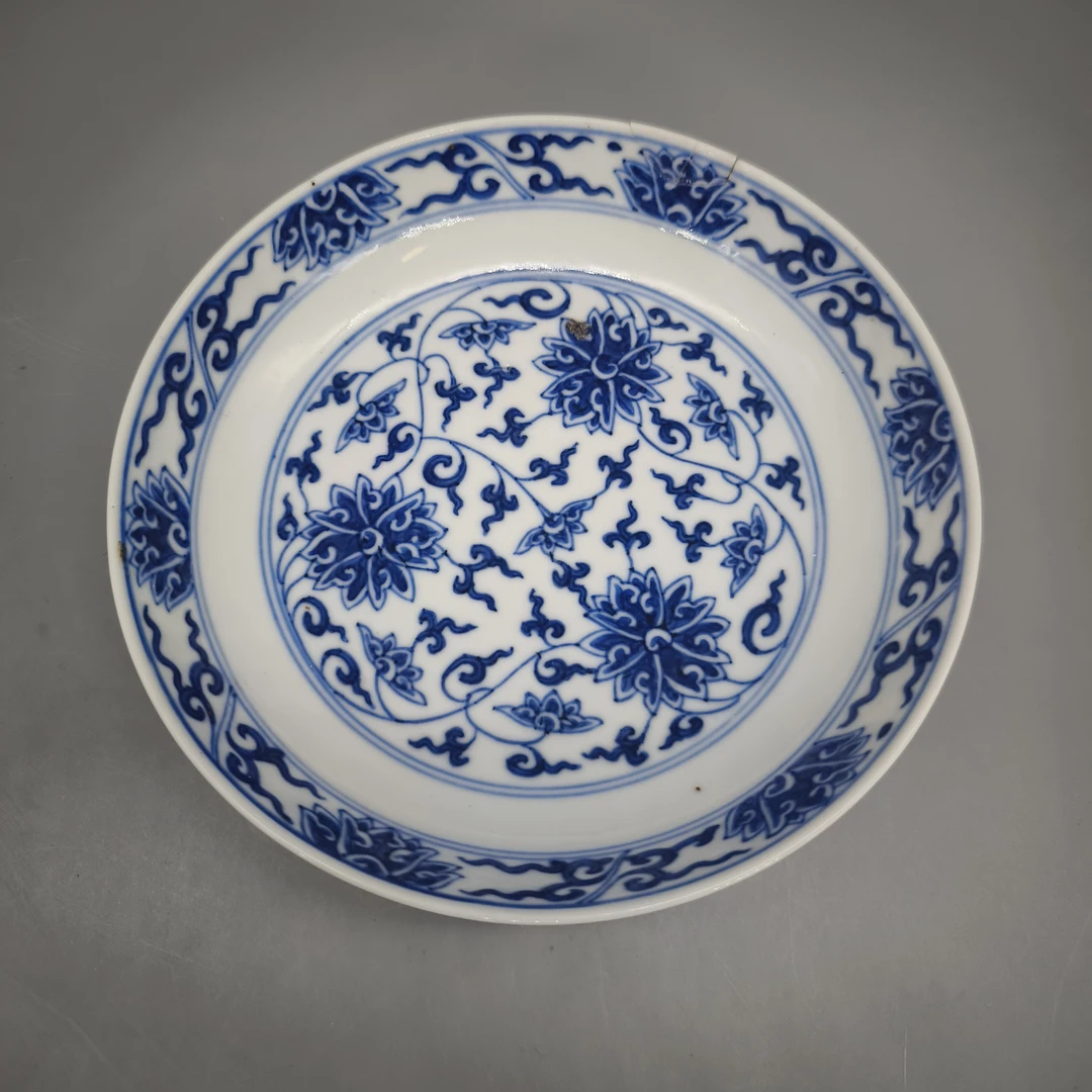 42502069*清光绪青花缠枝莲纹盘/瓷器四/江苏省文物总店