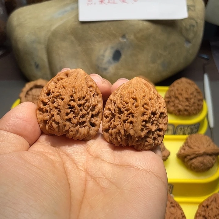 文玩核桃把件40号，37尺全品三角疆