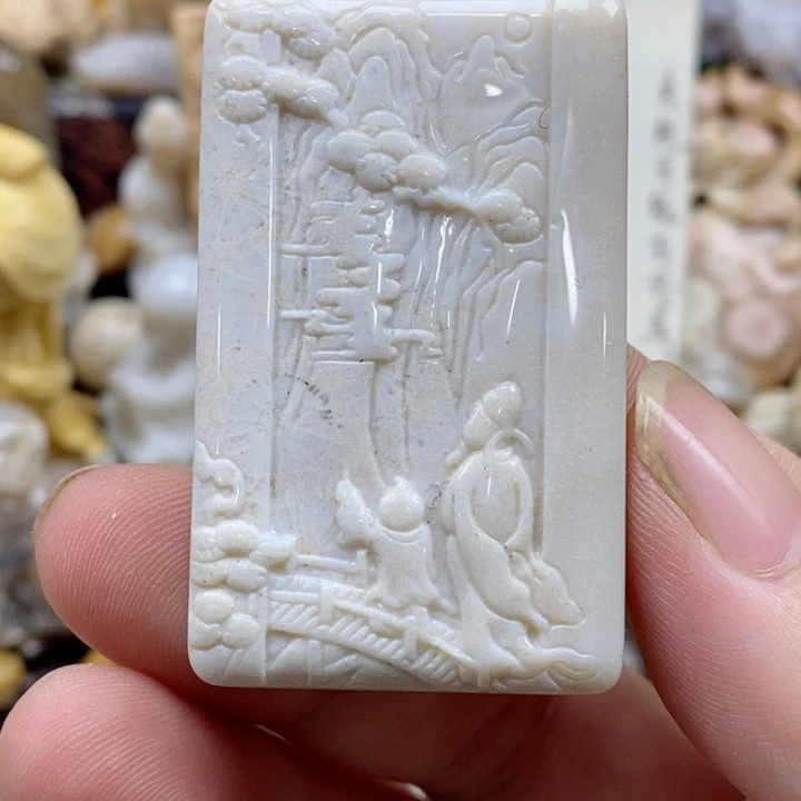 颈饰未镶嵌硅化珊瑚（珊瑚玉）