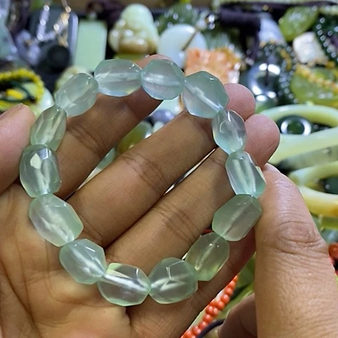 未镶嵌岫玉手链一个