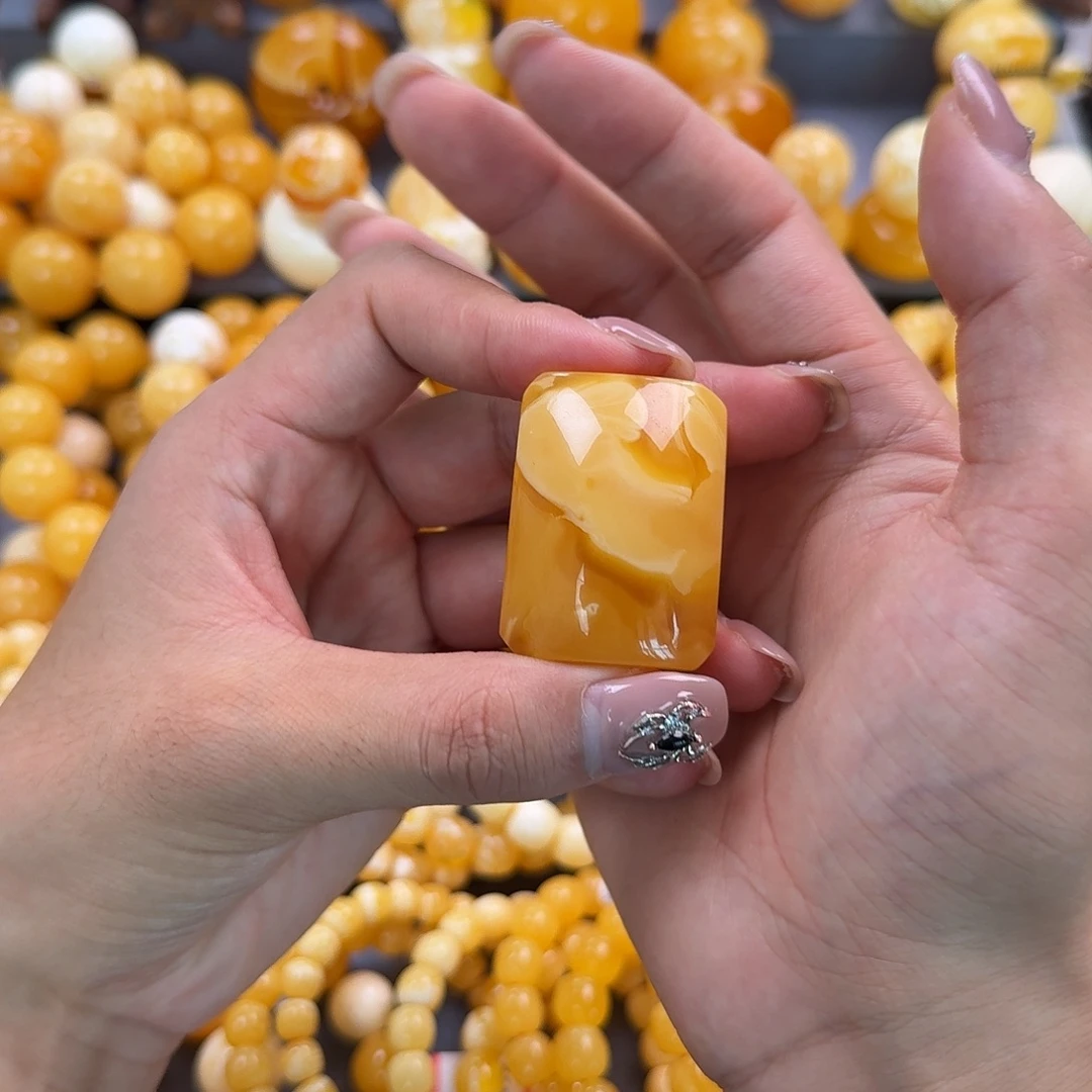 蜜蜡未镶嵌珠宝奇石