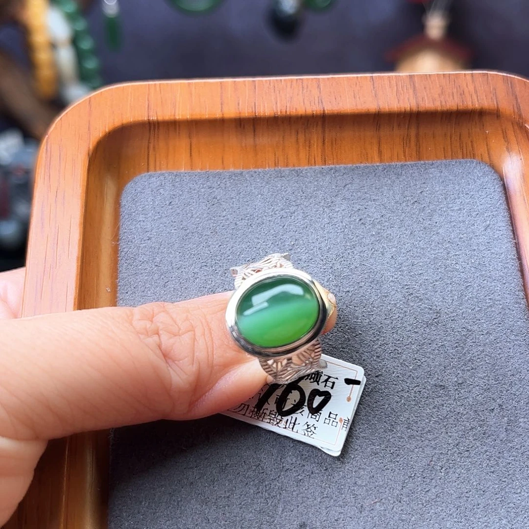 颈饰未镶嵌和田玉飞*