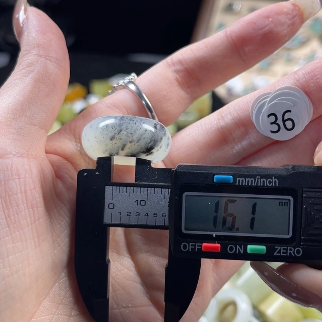 蛇纹石玉未镶嵌戒指