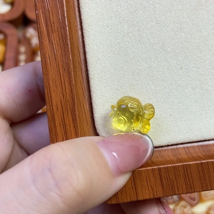琥珀未镶嵌珠宝奇石小鱼