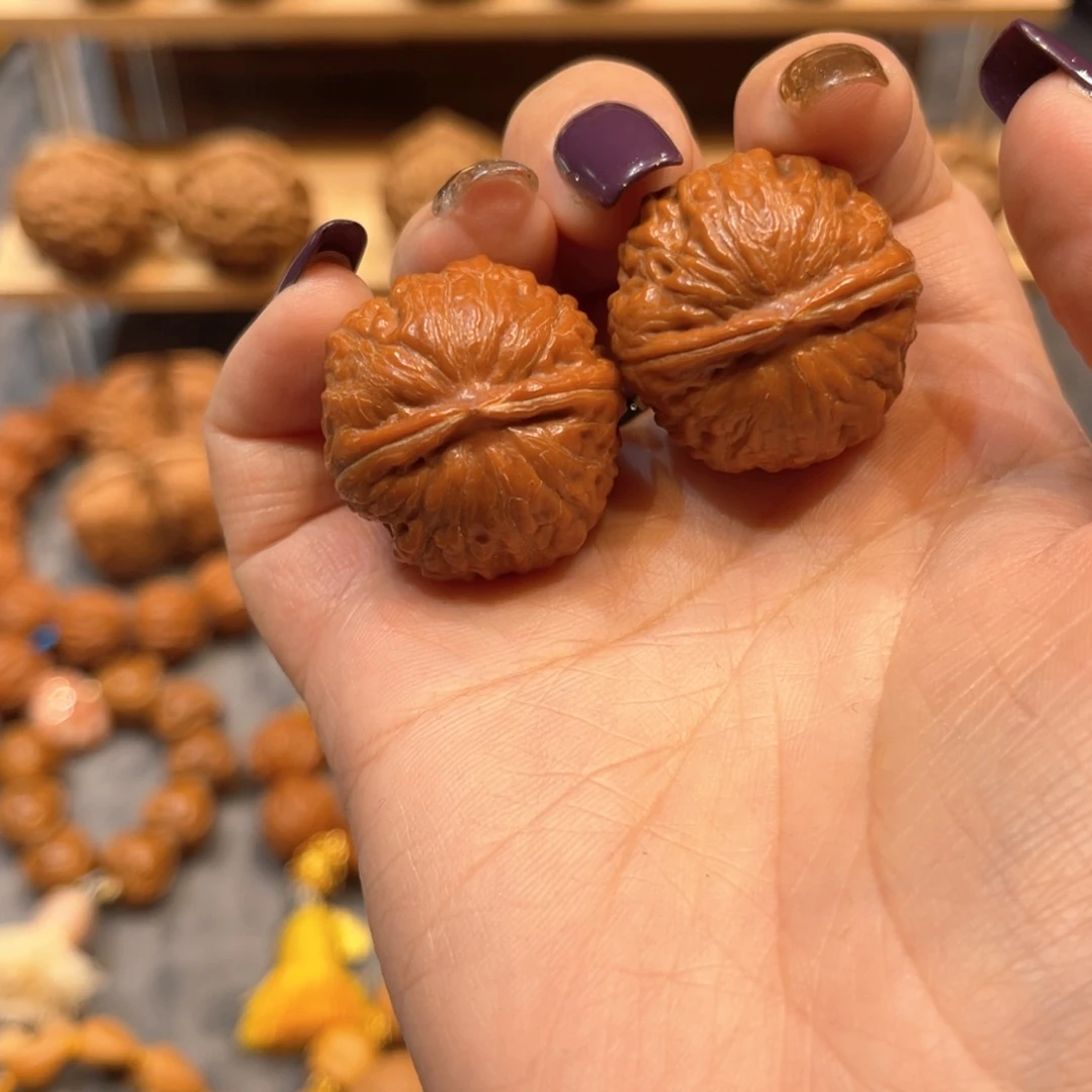 文玩核桃把件红皮小磨盘