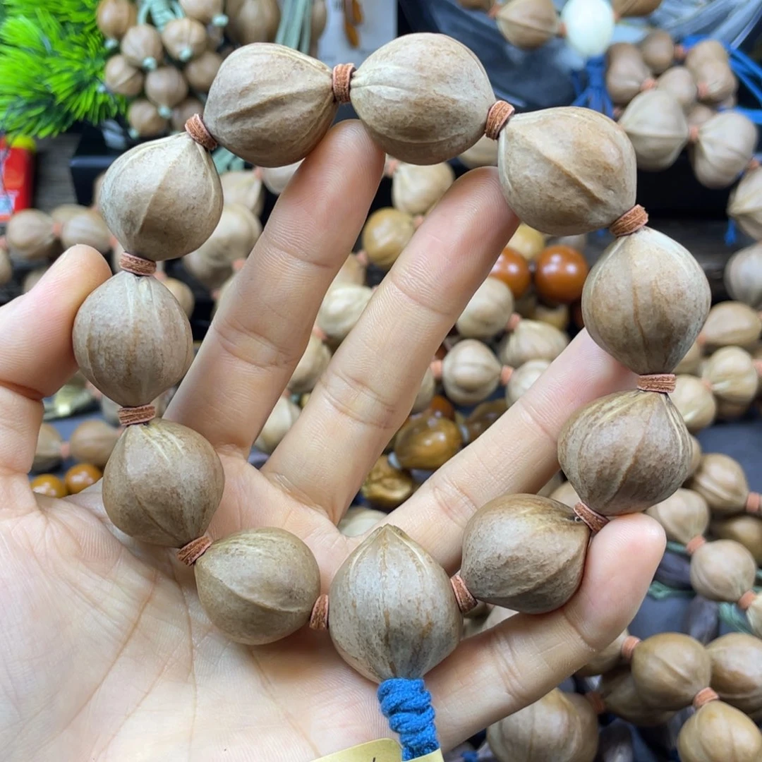 王***4橄榄核吊坠22x26红核