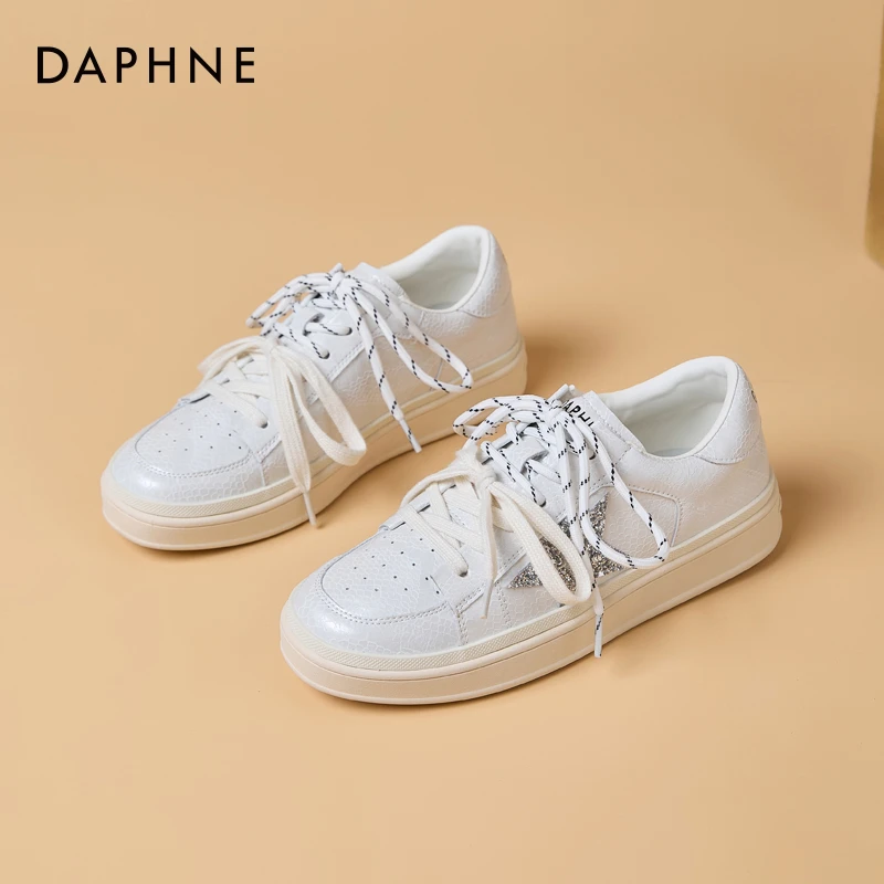 达芙妮百搭板鞋女新款春季复古小白鞋圆头百搭厚底运动休闲德训鞋