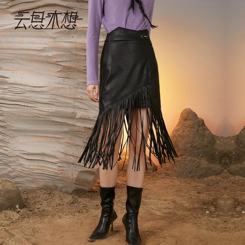 云思木想摩登中国风2022秋新款不规则错落流苏PU半身裙69937