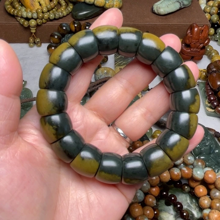 淡***！岫岩河磨玉（透闪石质玉）未镶嵌颈饰