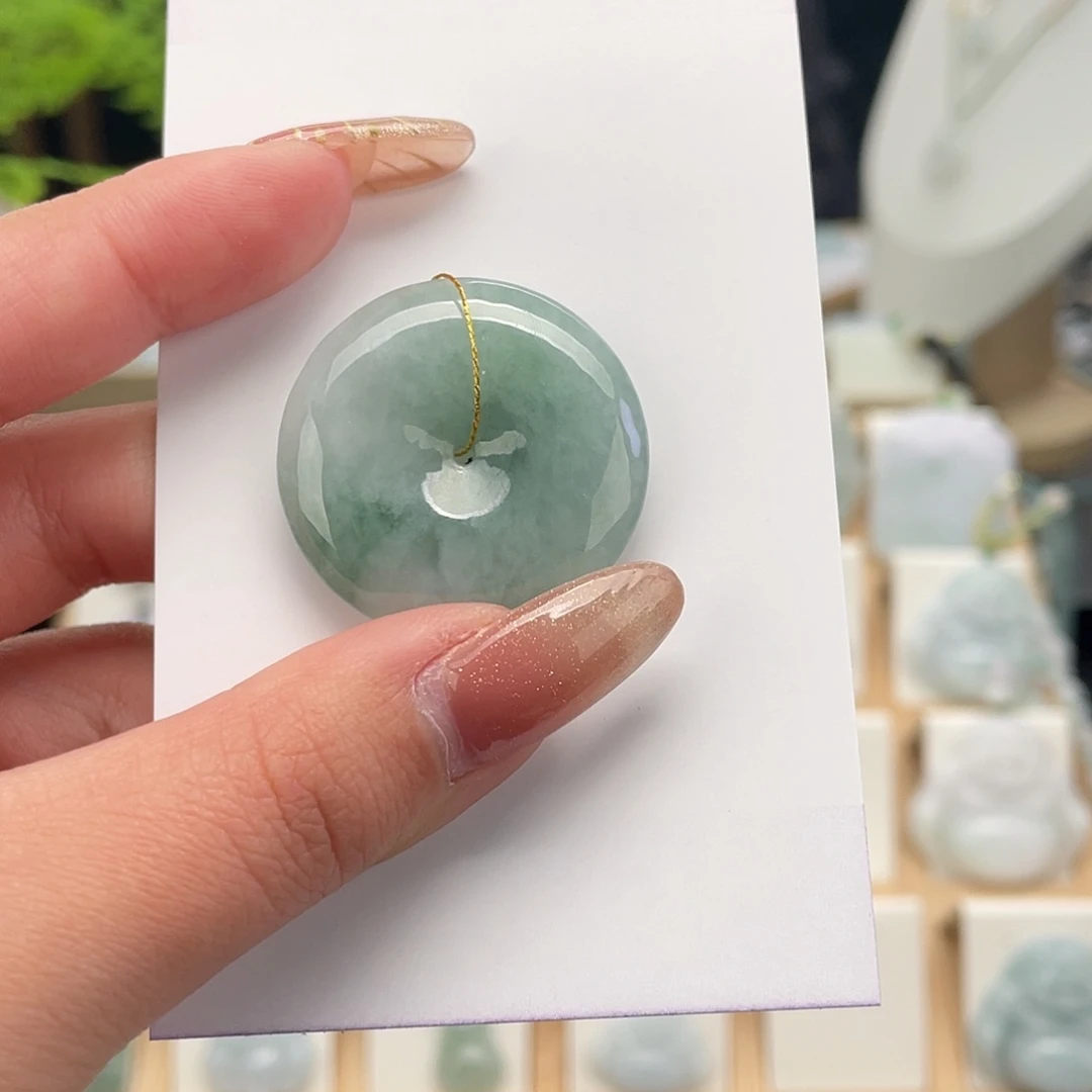 翡翠未镶嵌颈饰平安扣