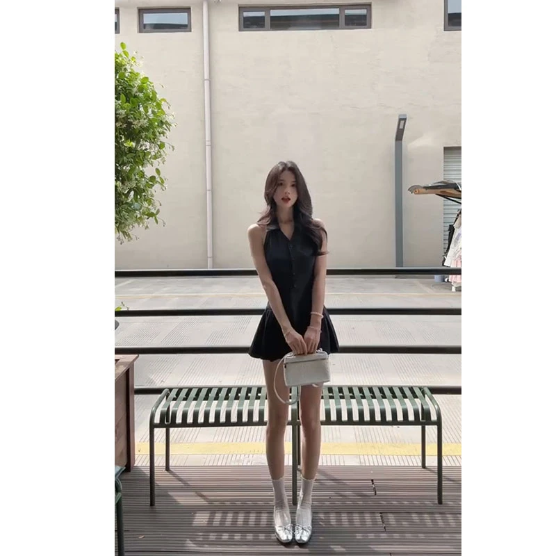 法式复古赫本风v领挂脖连衣裙女夏季新款御姐气质掐腰显瘦a字短裙