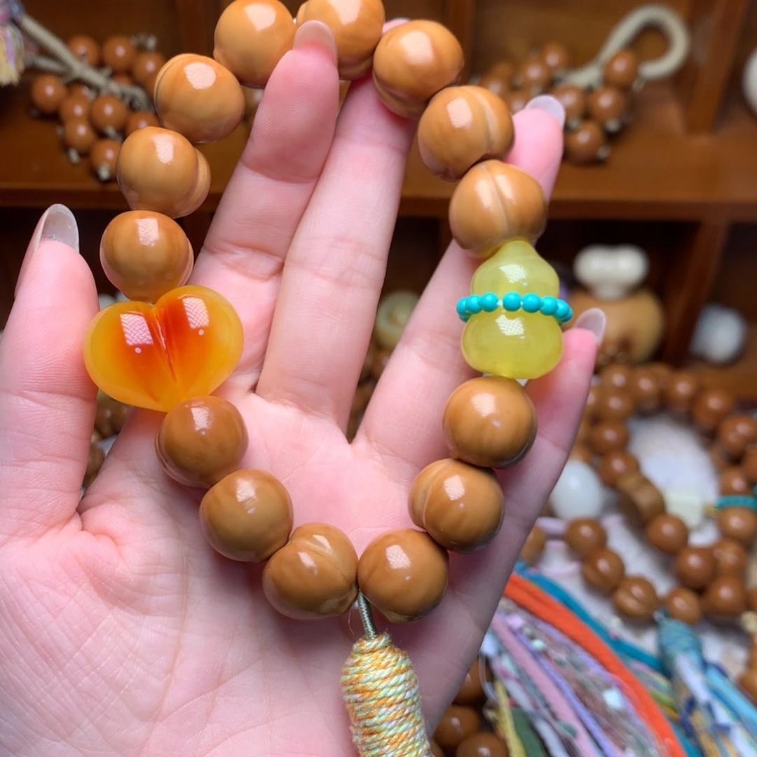 猴头核桃吊坠新款屁桃手持爱心定制