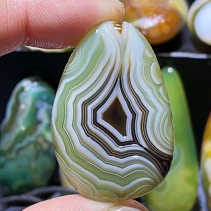 玛瑙/玉髓未镶嵌珠宝奇石