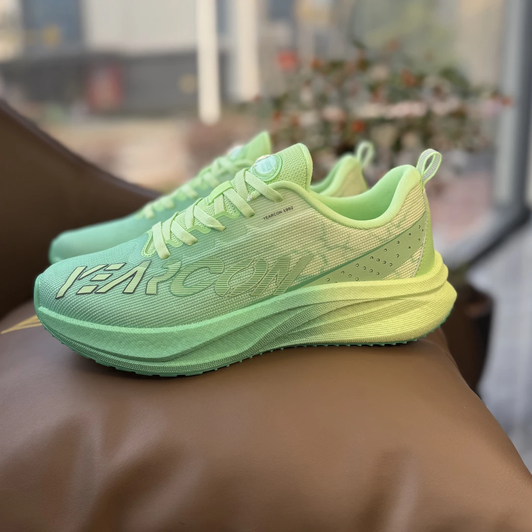 意尔康运动鞋男碳板跑步鞋街头时尚风女士慢跑鞋轻弹运动风情侣鞋