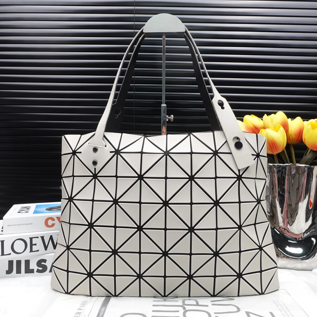 95新 Issey Miyake/三宅一生 单肩包/T20186334