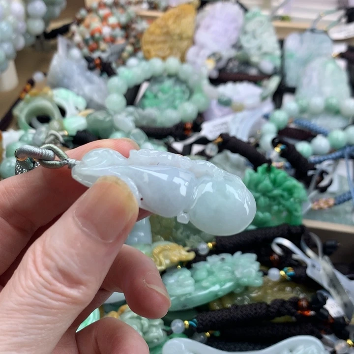 翡翠未镶嵌颈饰吊坠