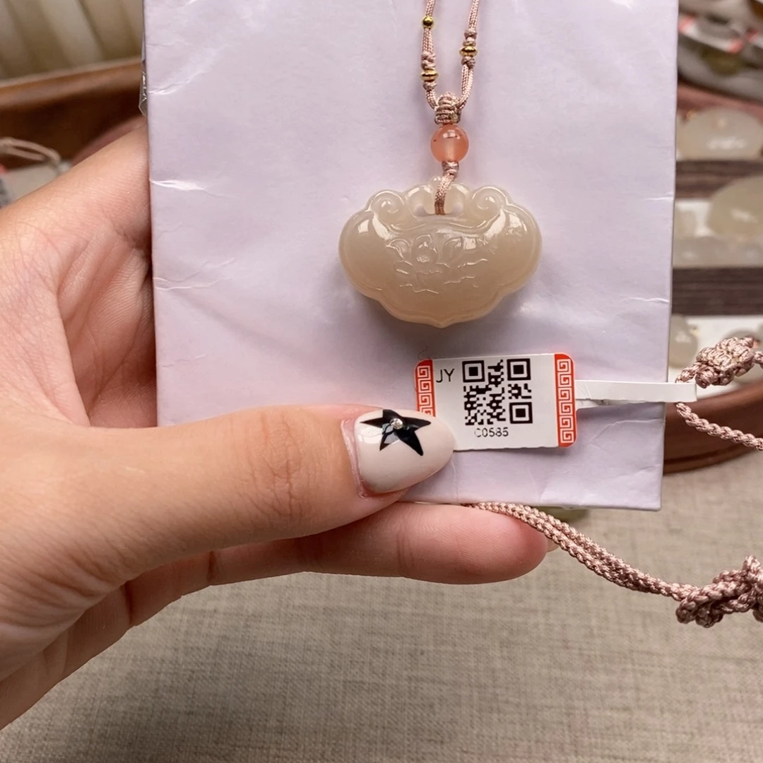 颈饰未镶嵌和田玉如意锁