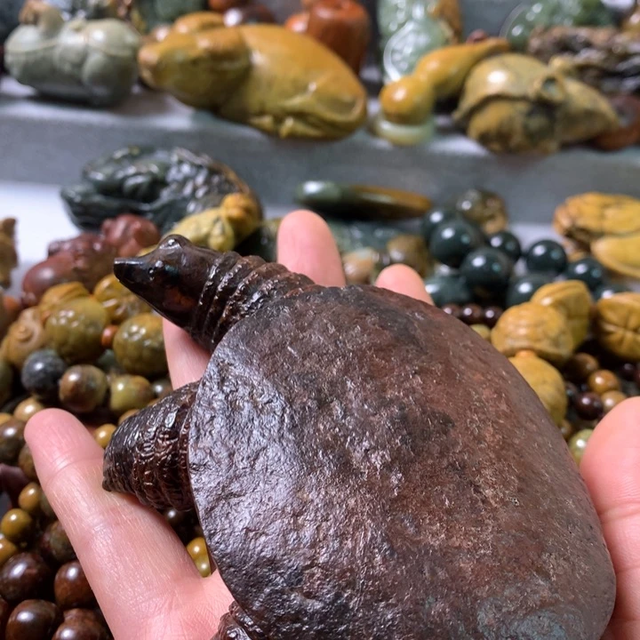 未镶嵌岫岩河磨玉（透闪石质玉）把件小**祥