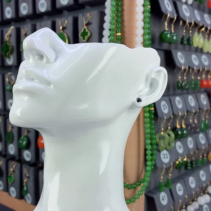 和田玉18K金镶嵌耳饰