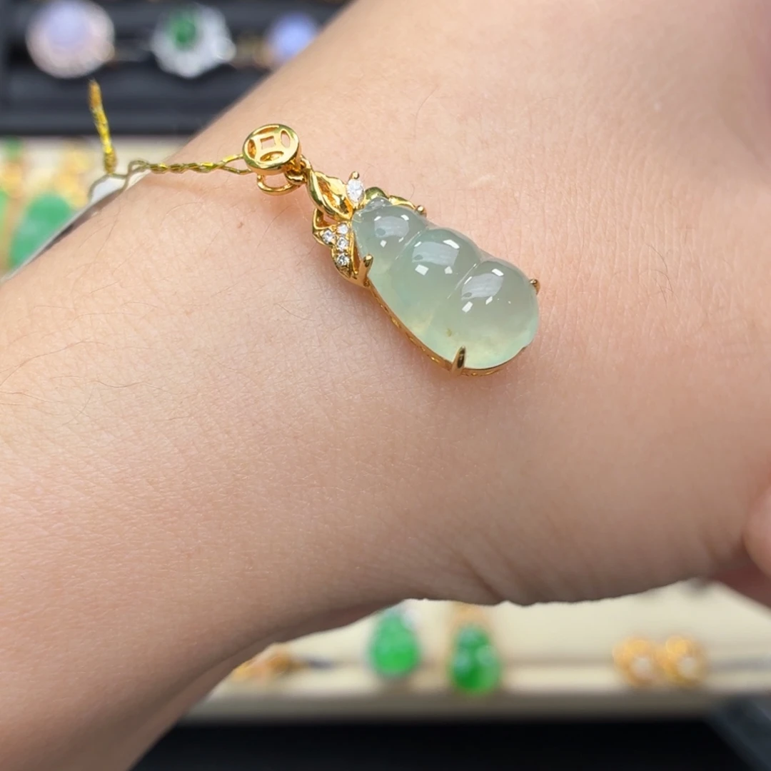 翡翠18K金镶嵌颈饰