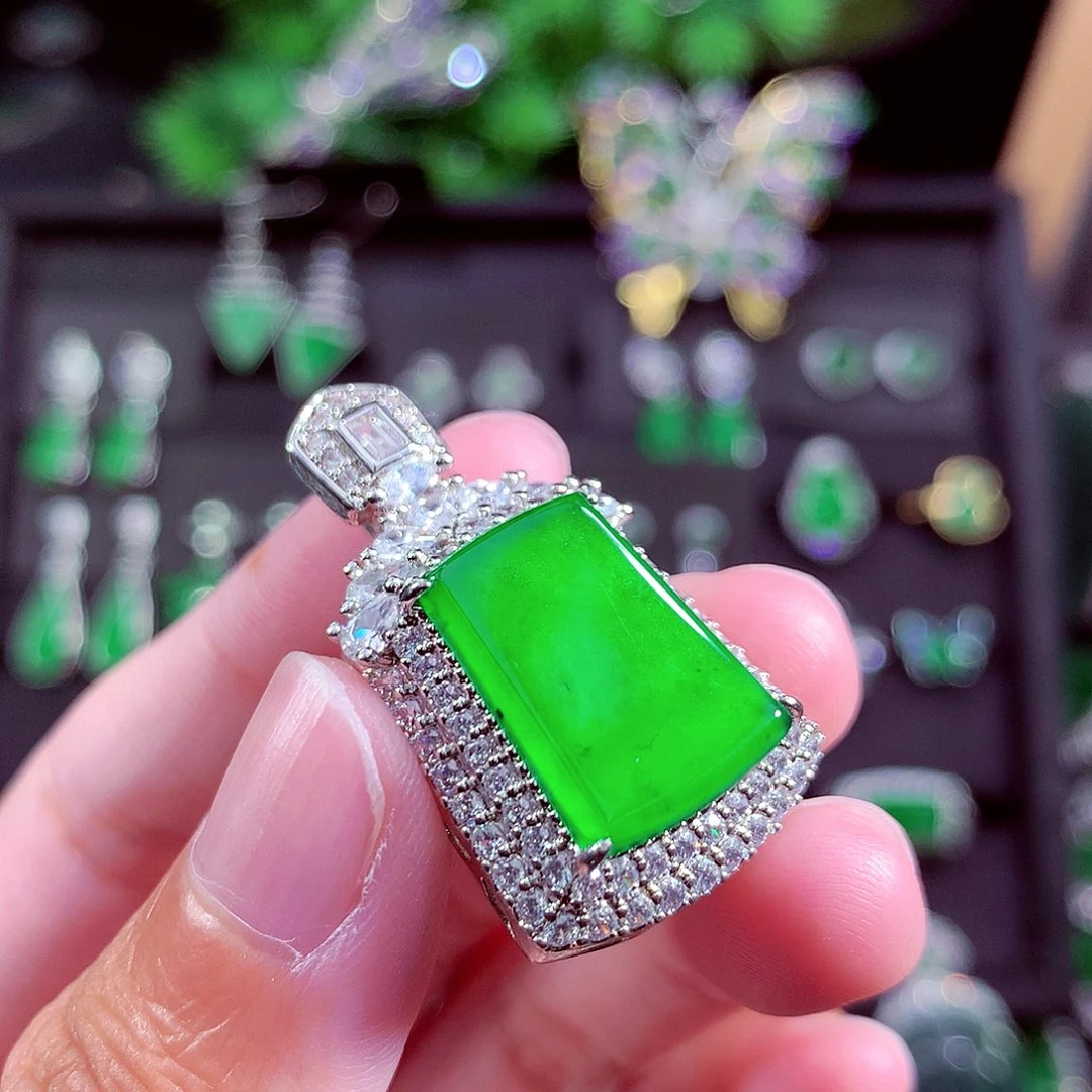 颈饰未镶嵌翡翠天然