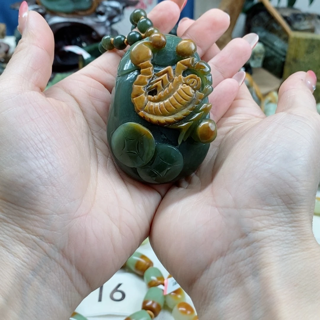 透闪石质玉把件未镶嵌