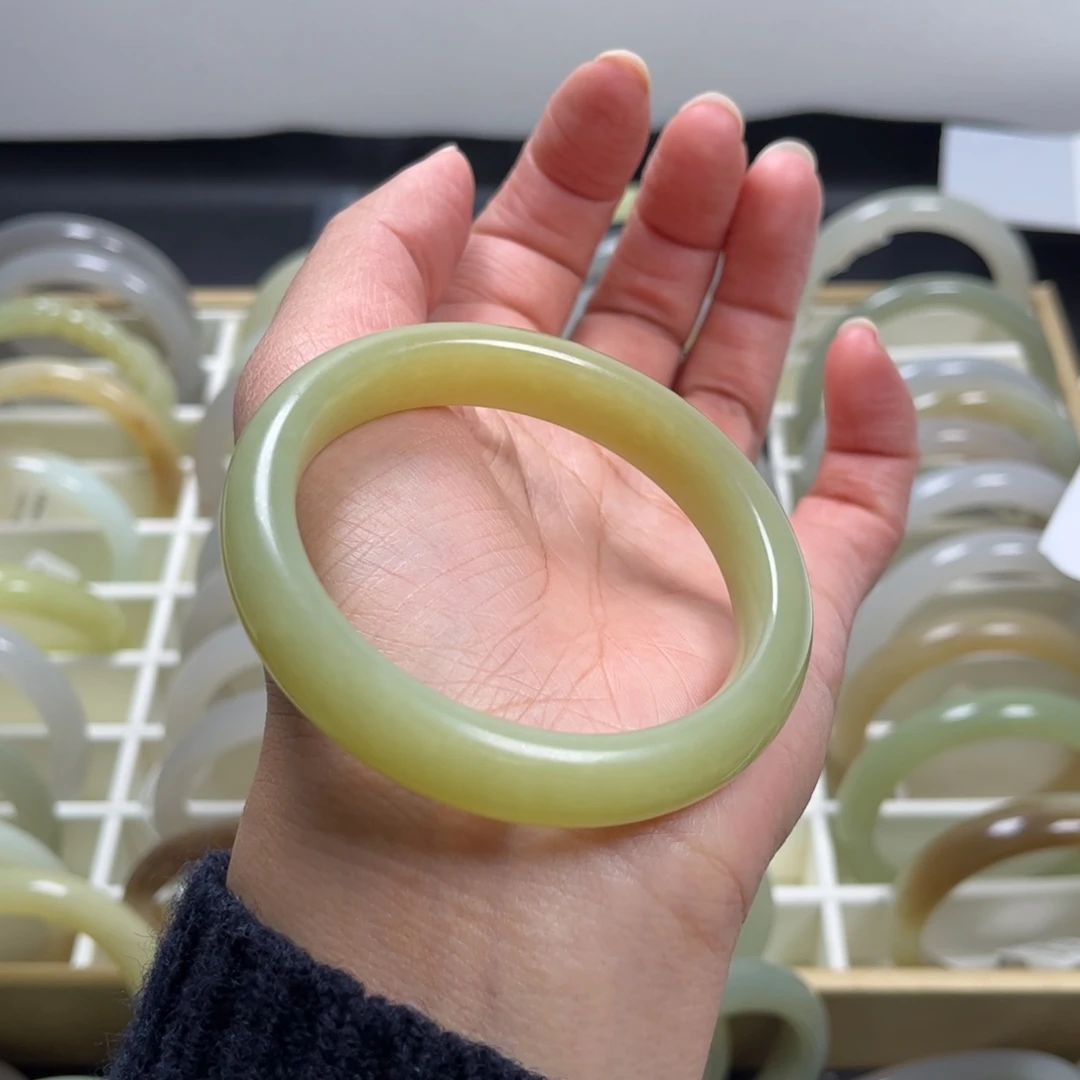 和田玉未镶嵌手镯55.2圈