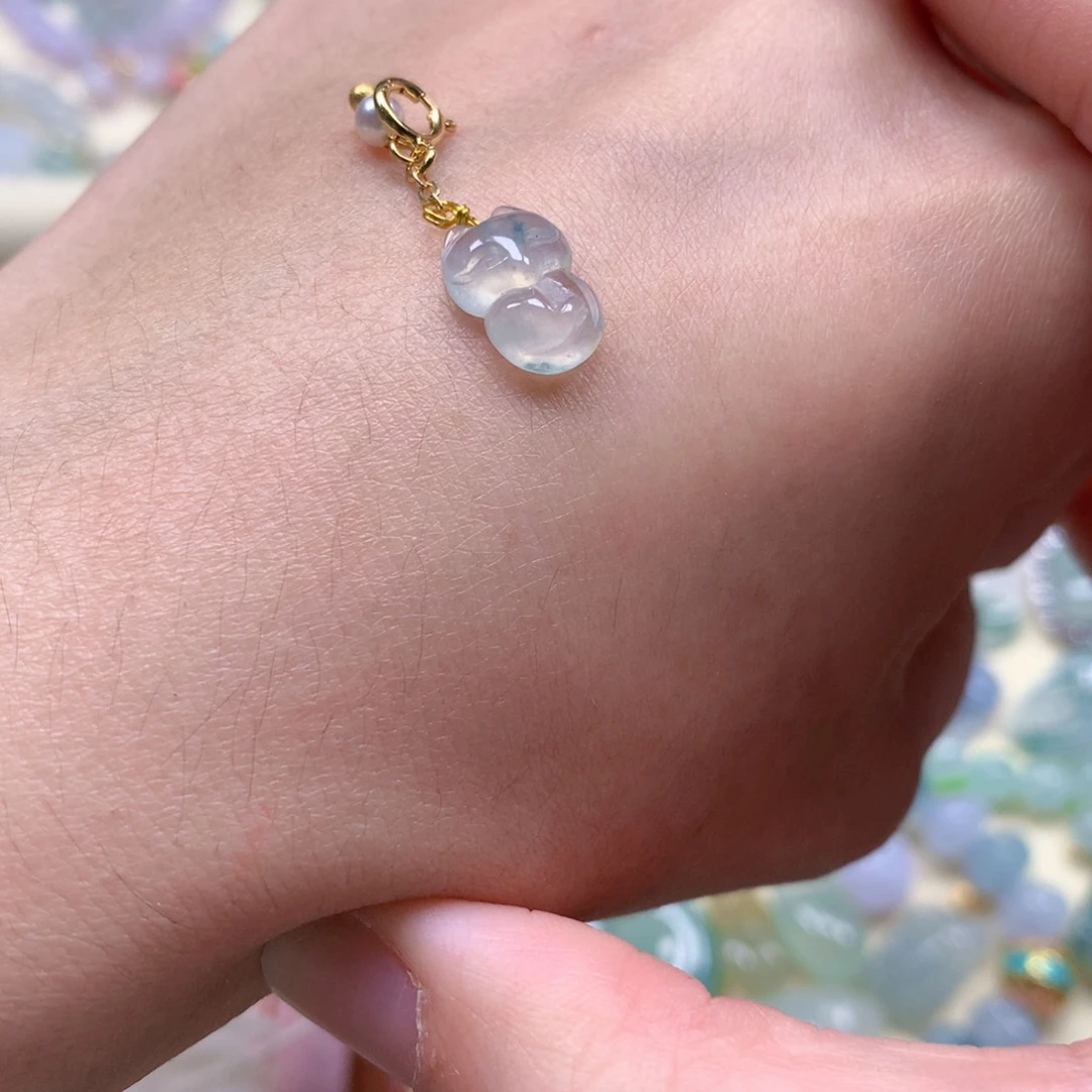 翡翠未镶嵌颈饰是