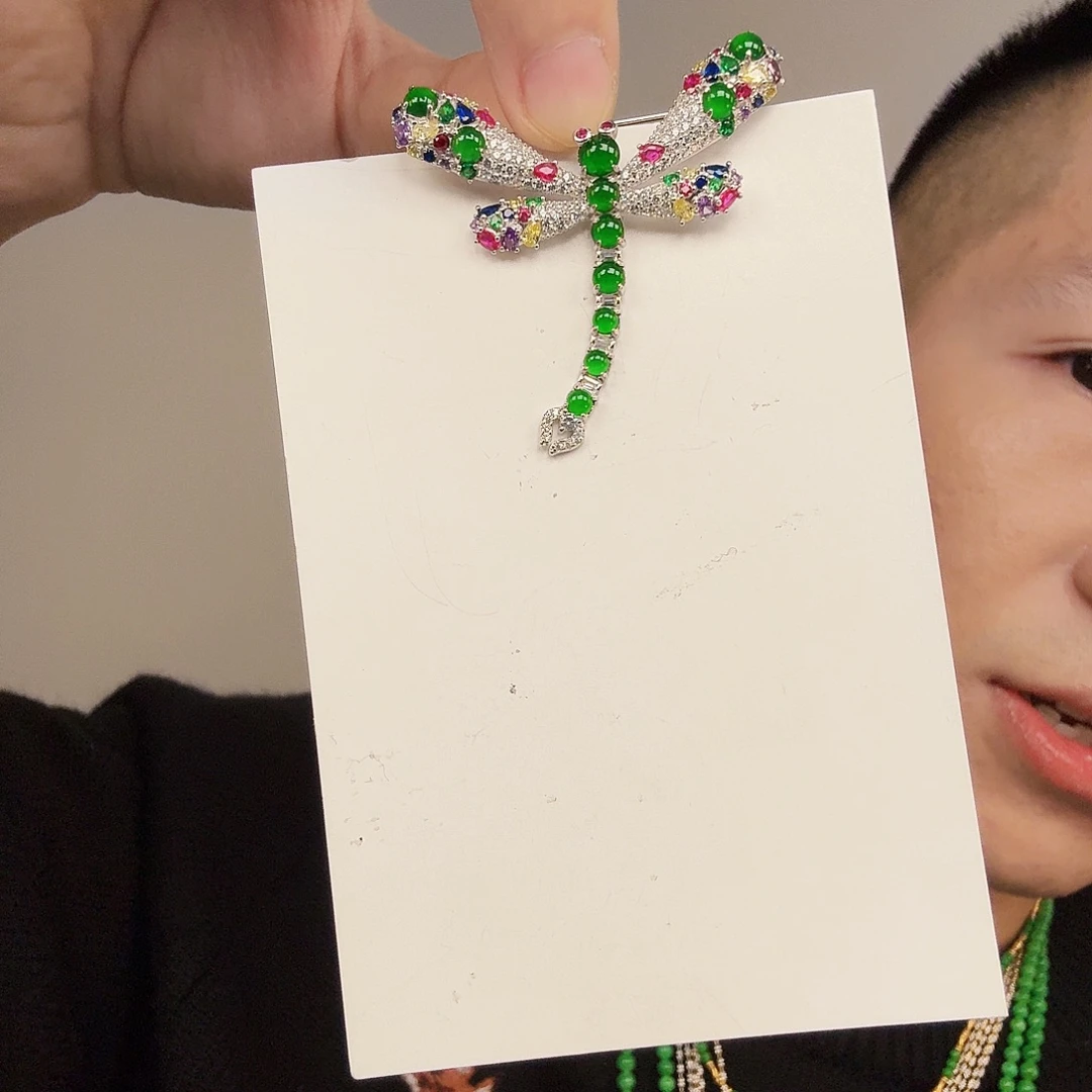 翡翠未镶嵌颈饰一件