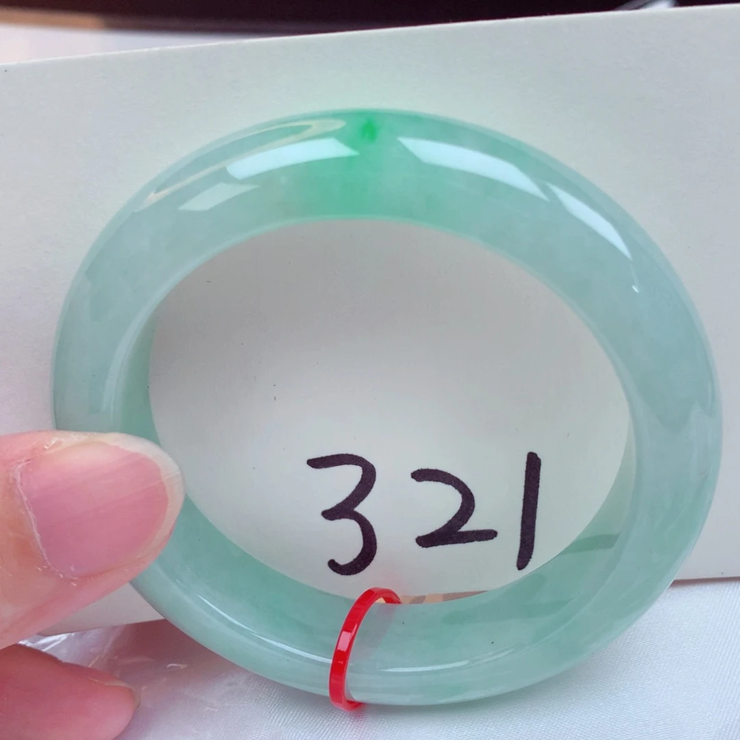 翡翠手镯未镶嵌翡翠