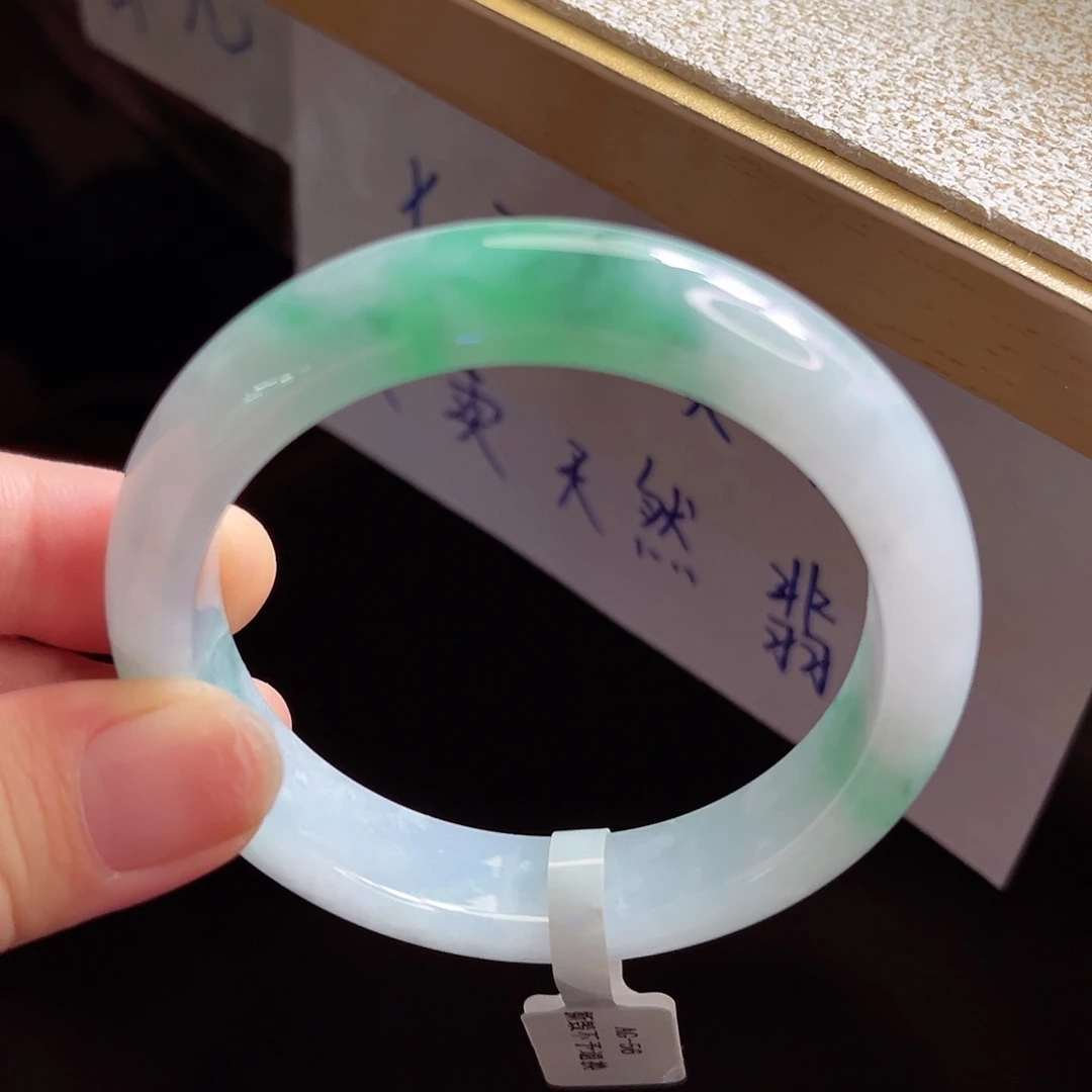 翡翠手镯未镶嵌手镯